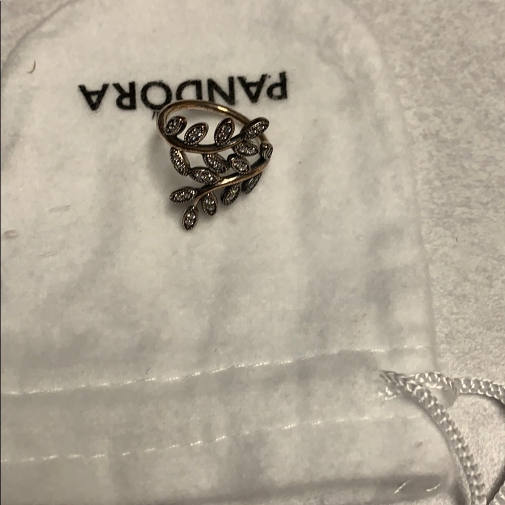 Size 7 sparking leaves pandora ring